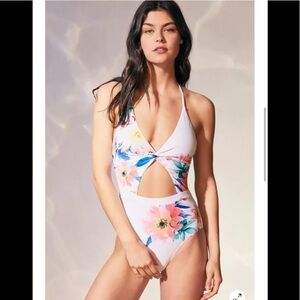 New 6 Shore Road Divine one piece white floral S